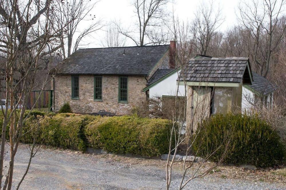 The Buck School Inn Downingtown Exterior photo